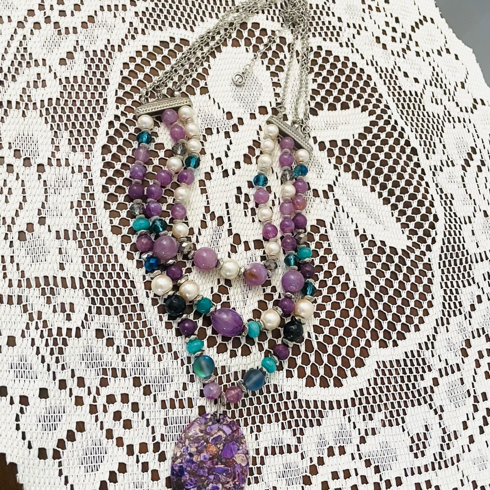 Elegant Multicolor Beaded Necklace - Picture 2 of 8